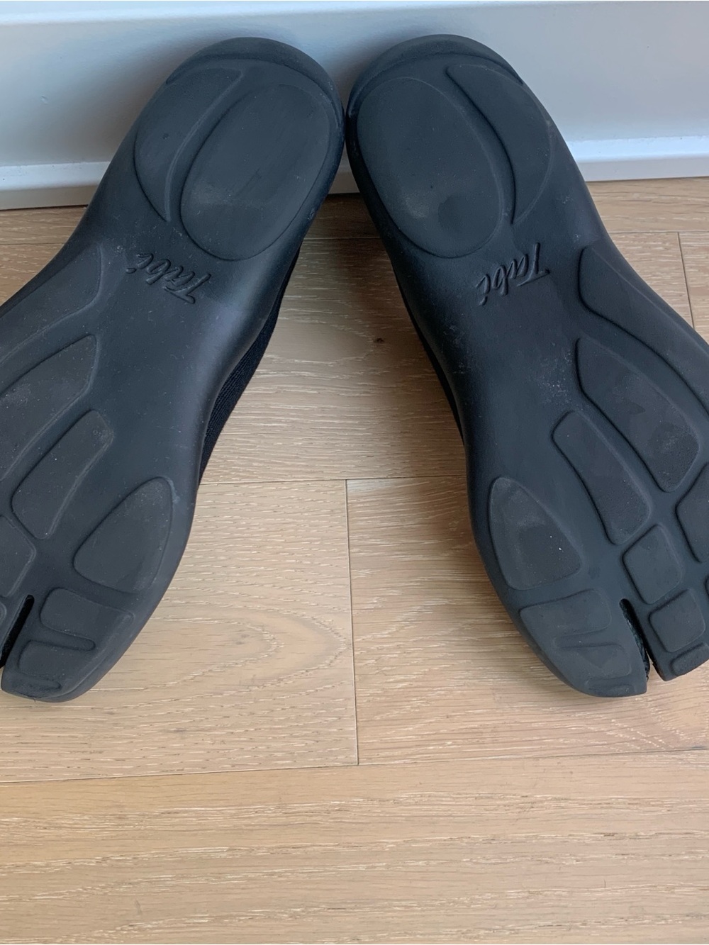 Tabi-Style Black Athletic Slip-On Shoes - Picture 6 of 7